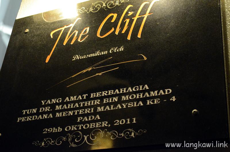 ザ・クリフ　レストラン＆バー (The Cliff Restaurant & Bar)