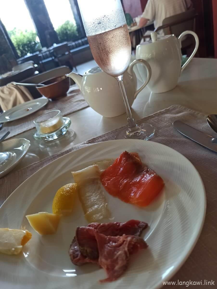 朝ごはんのプレート